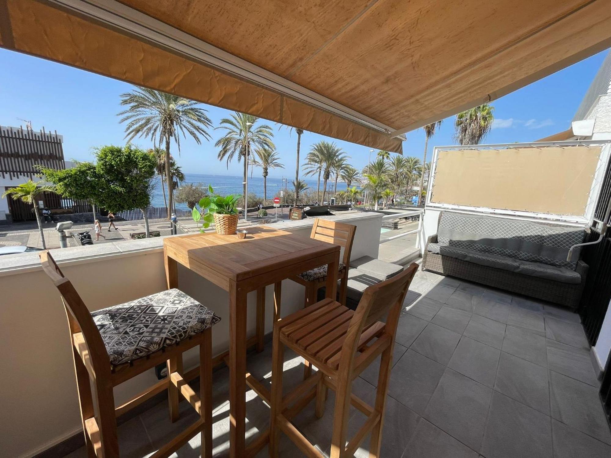 Front Of A Beach Aircon Las Americas Costa Adeje 플라야데라스아메리카스 외부 사진