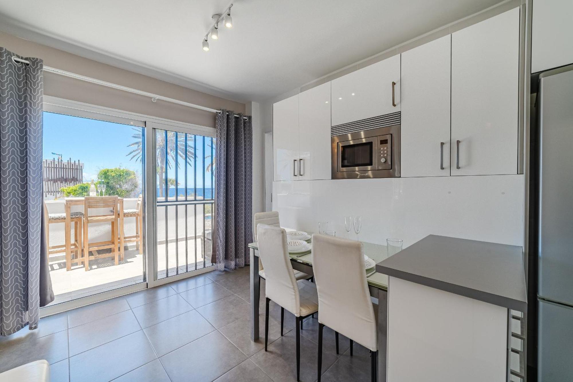 Front Of A Beach Aircon Las Americas Costa Adeje 플라야데라스아메리카스 외부 사진