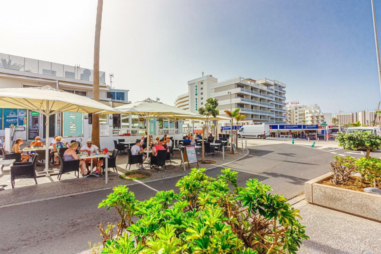 Front Of A Beach Aircon Las Americas Costa Adeje 플라야데라스아메리카스 외부 사진